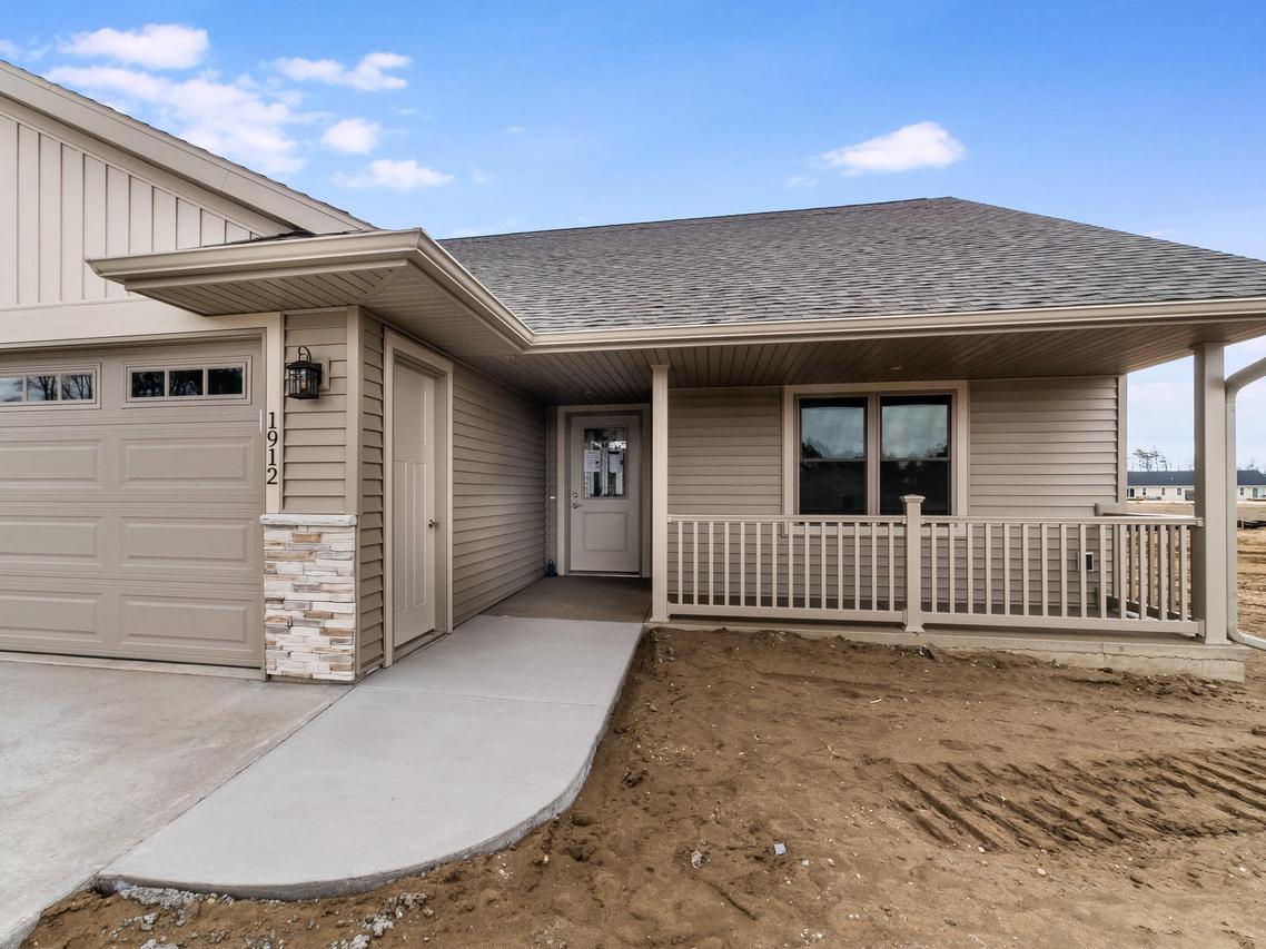 1912 Spakenburg Rd., Holmen, WI 54636