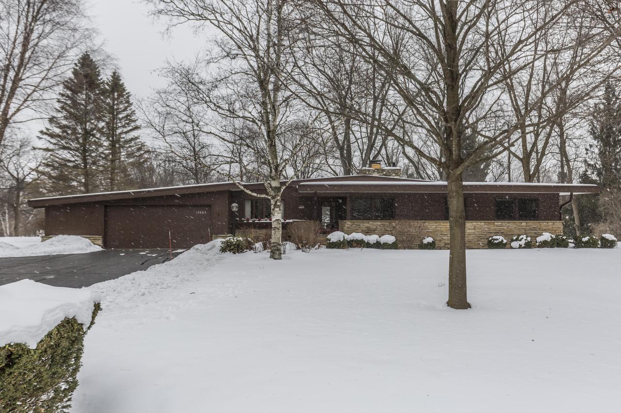 17665 Country Ln., Brookfield, WI 53045