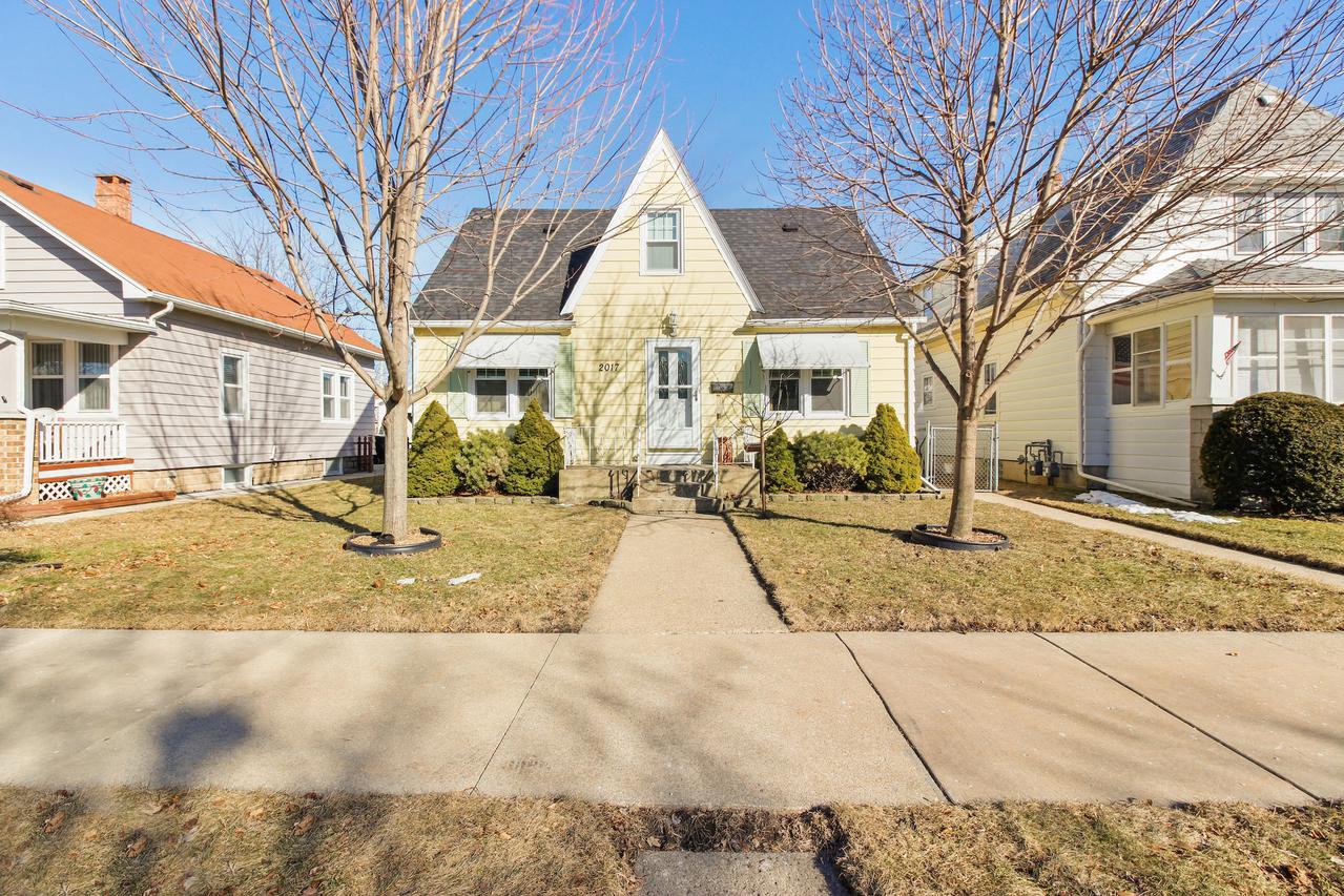 2017 Hickory Grove Ave., Racine, WI 53403