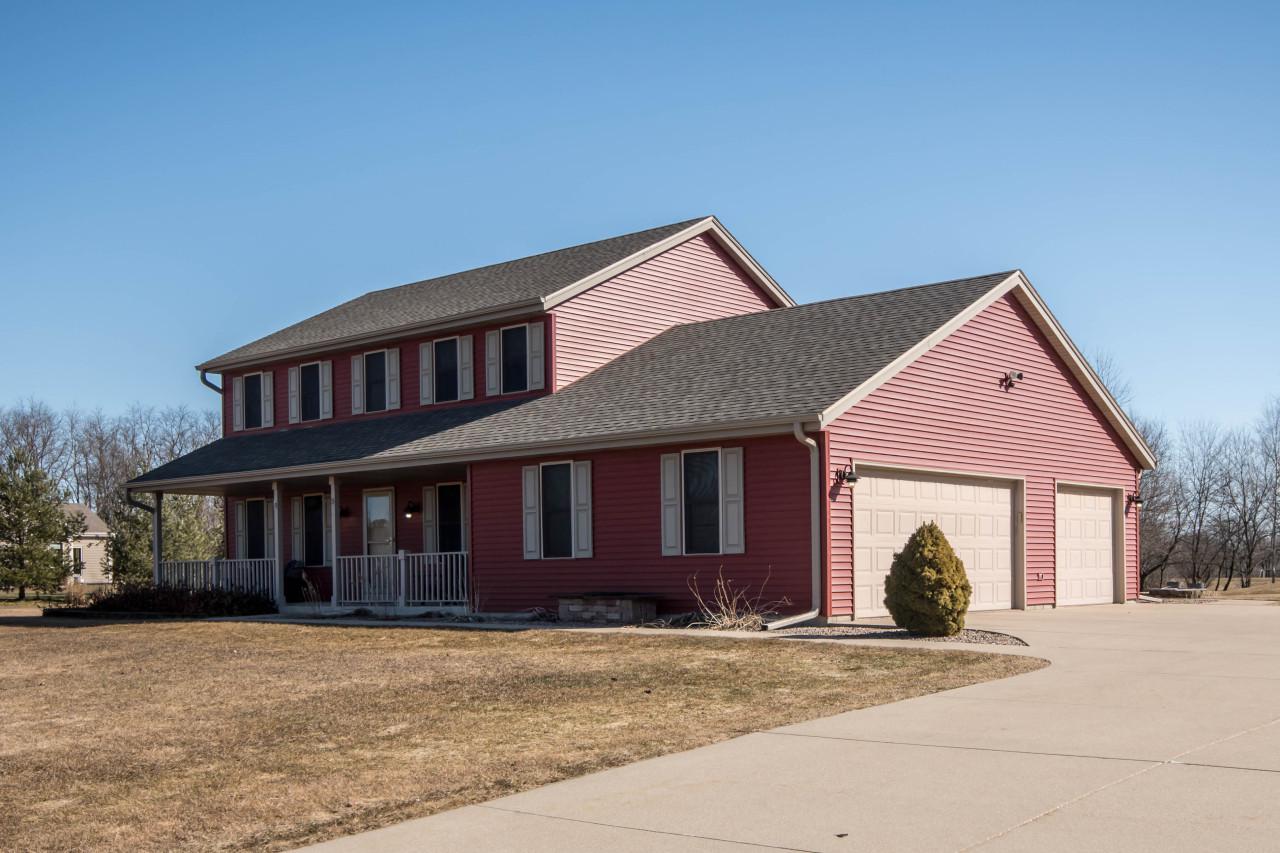 W304S8150 Oak Ridge Dr., Mukwonago, WI 53149
