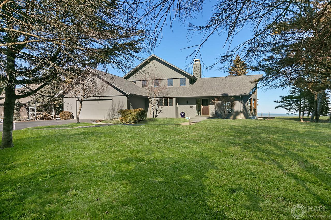 806 Waters Edge Rd, Caledonia, WI 53402