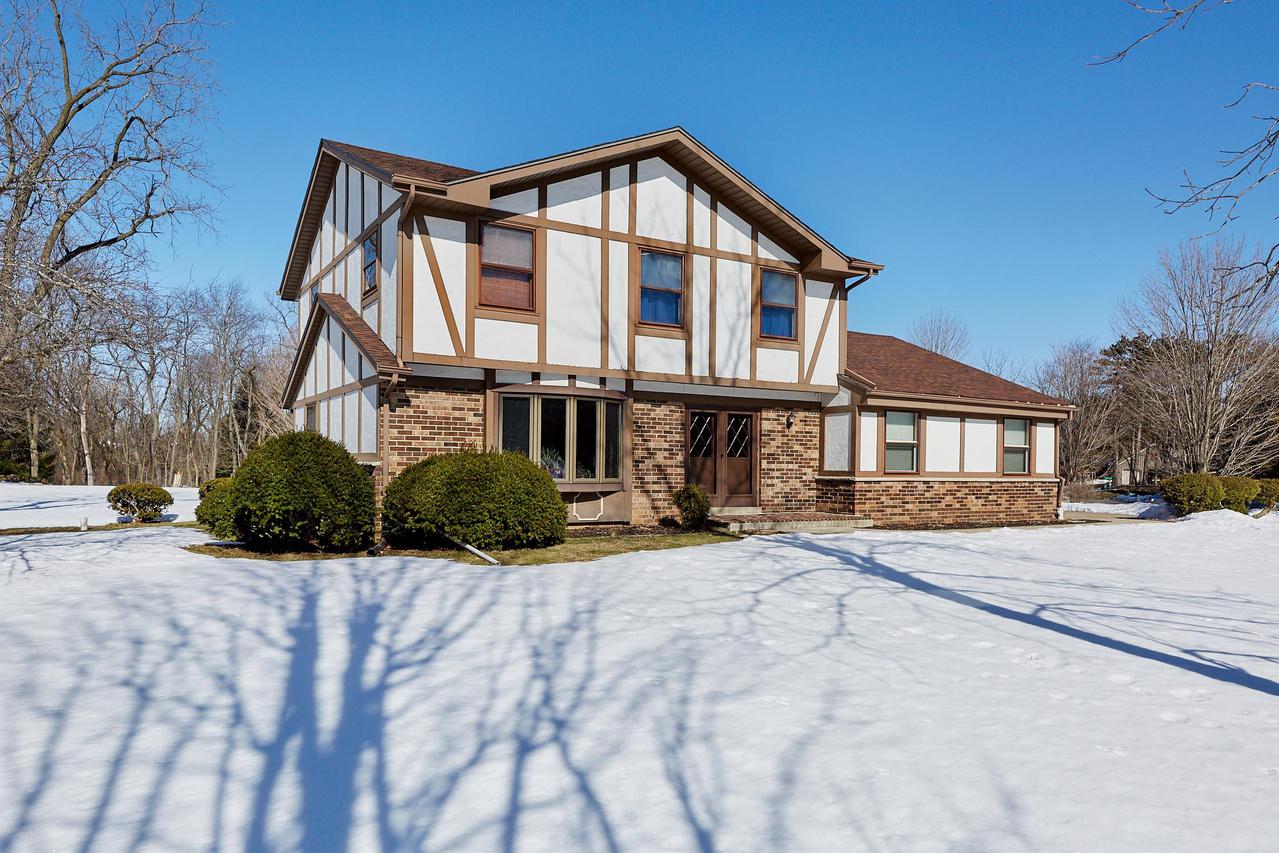 S69W22260 Sonoma Way, Vernon, WI 53103