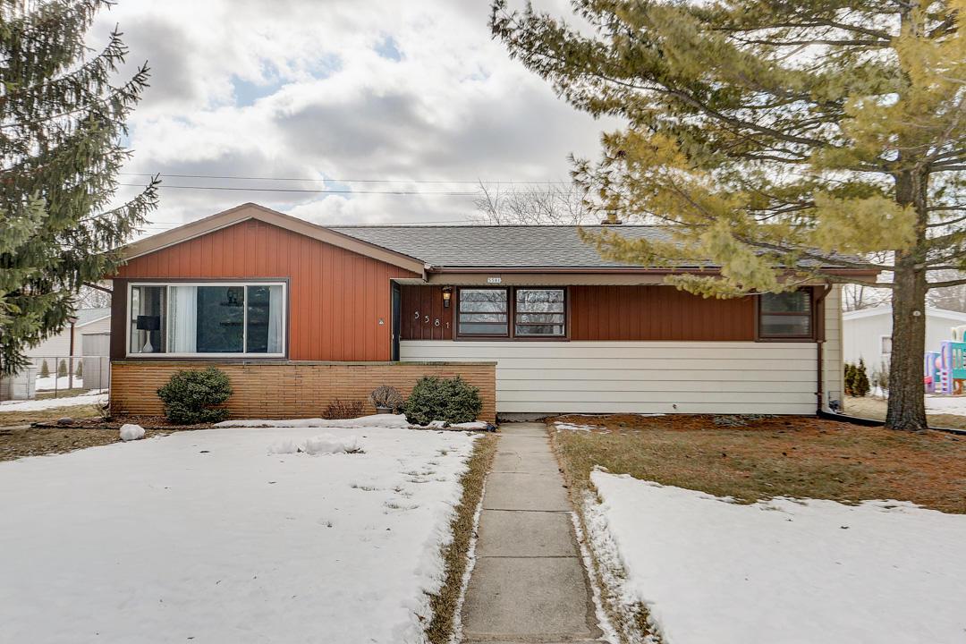 5581 S Honey Creek Dr., Milwaukee, WI 53221