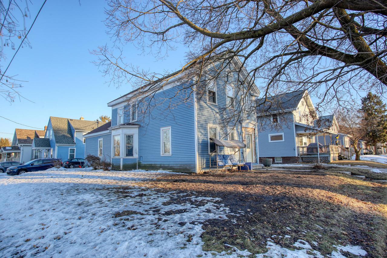 703 S 15th St., Manitowoc, WI 54220