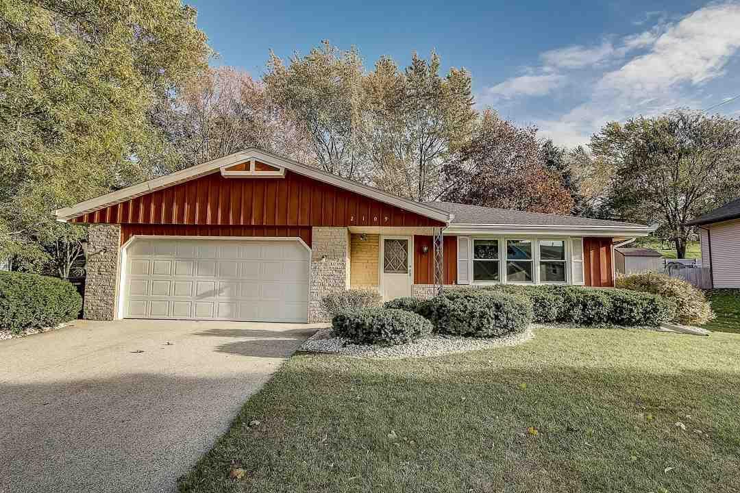 2109 Melody Ln, Waukesha, WI 53186