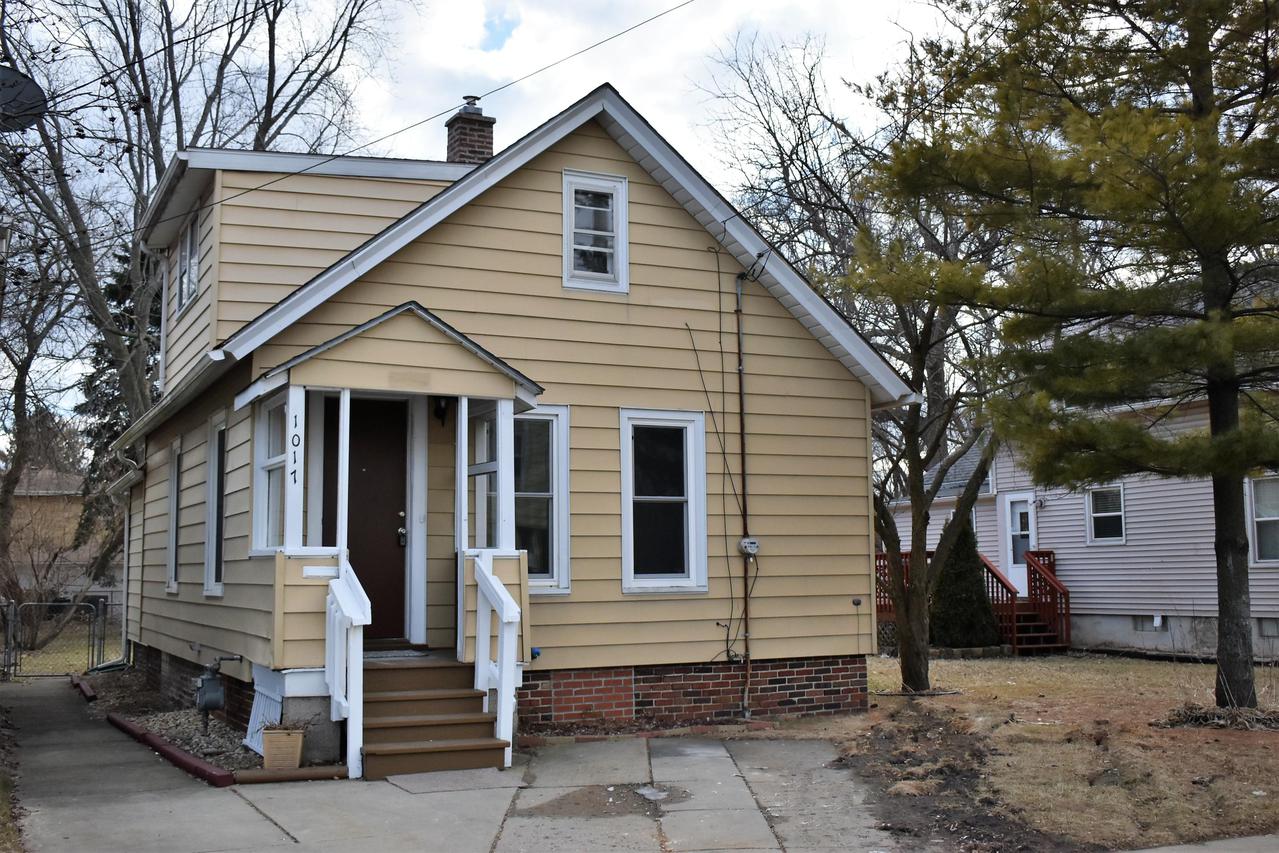 1017 43rd St., Kenosha, WI 53140