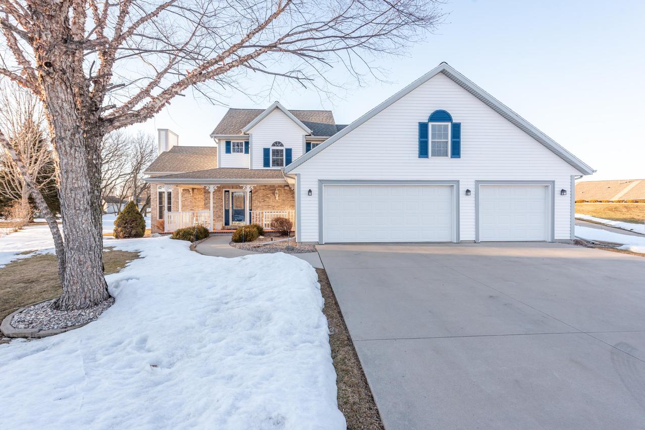 4755 W Whitetail Ct, Manitowoc, WI 54220