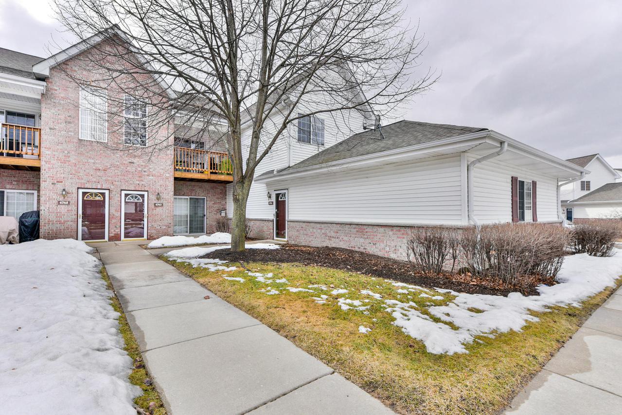 4761 S Forest Point, New Berlin, WI 53151