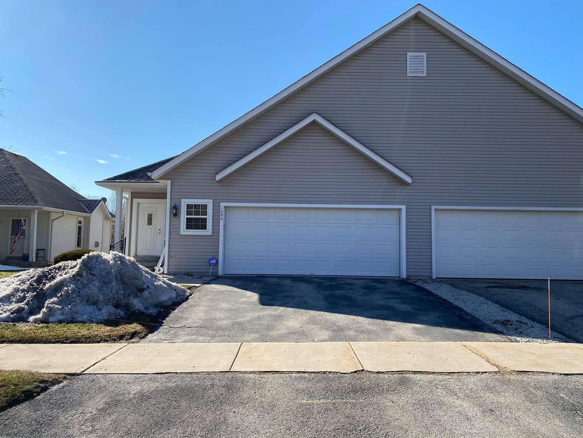 1606 Big Bend Rd., Waukesha, WI 53189