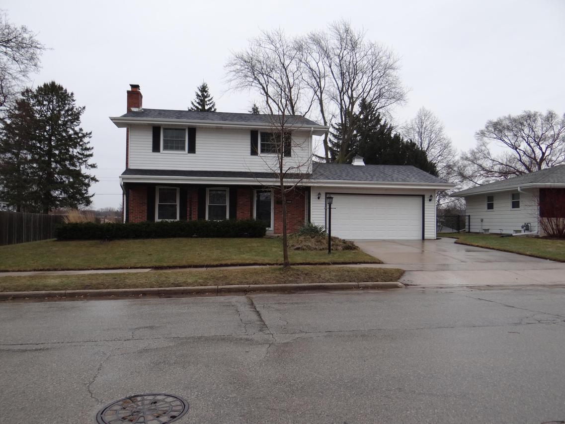 2003 Manhattan Dr., Waukesha, WI 53186