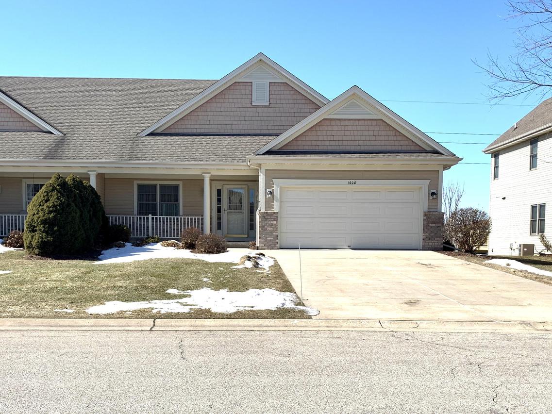 1608 Raintree Ln. #13, Racine, WI 53406