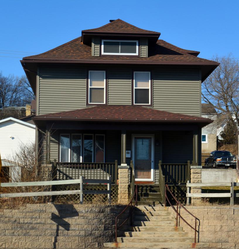 1052 W Washington St, West Bend, WI 53095