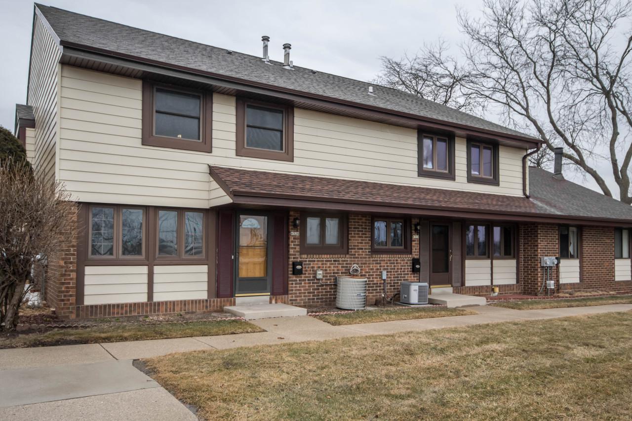 6320 S 20th St, Milwaukee, WI 53221