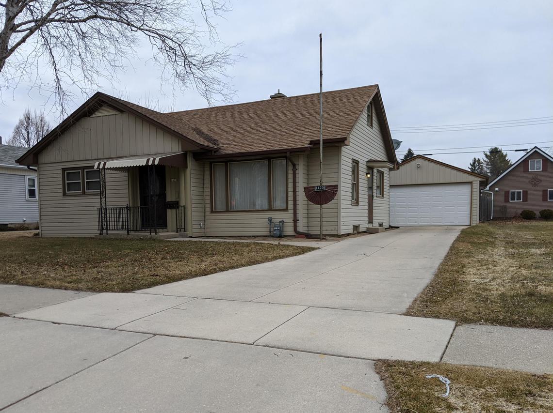 1420 Menasha Ave., Manitowoc, WI 54220