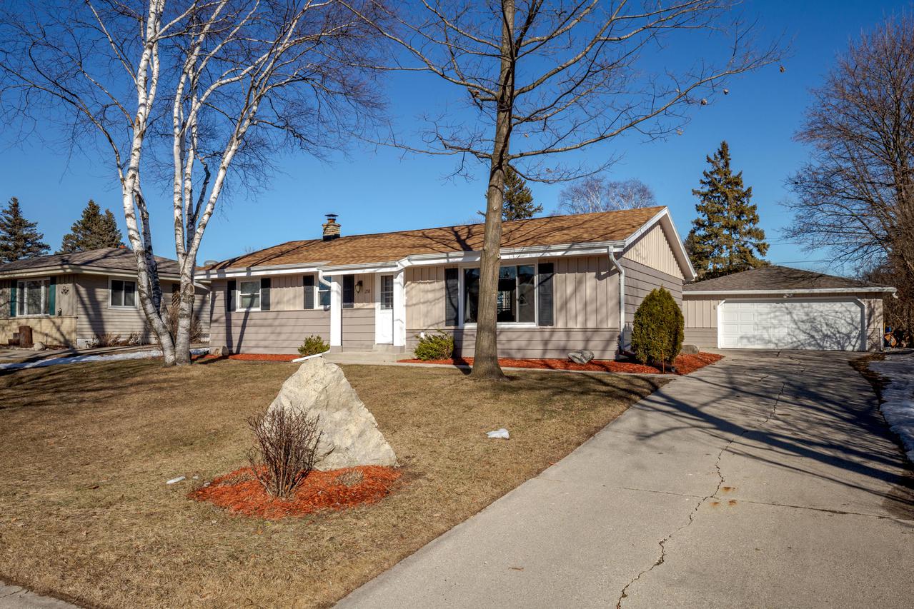 258 S Colonial Pkwy., Saukville, WI 53080