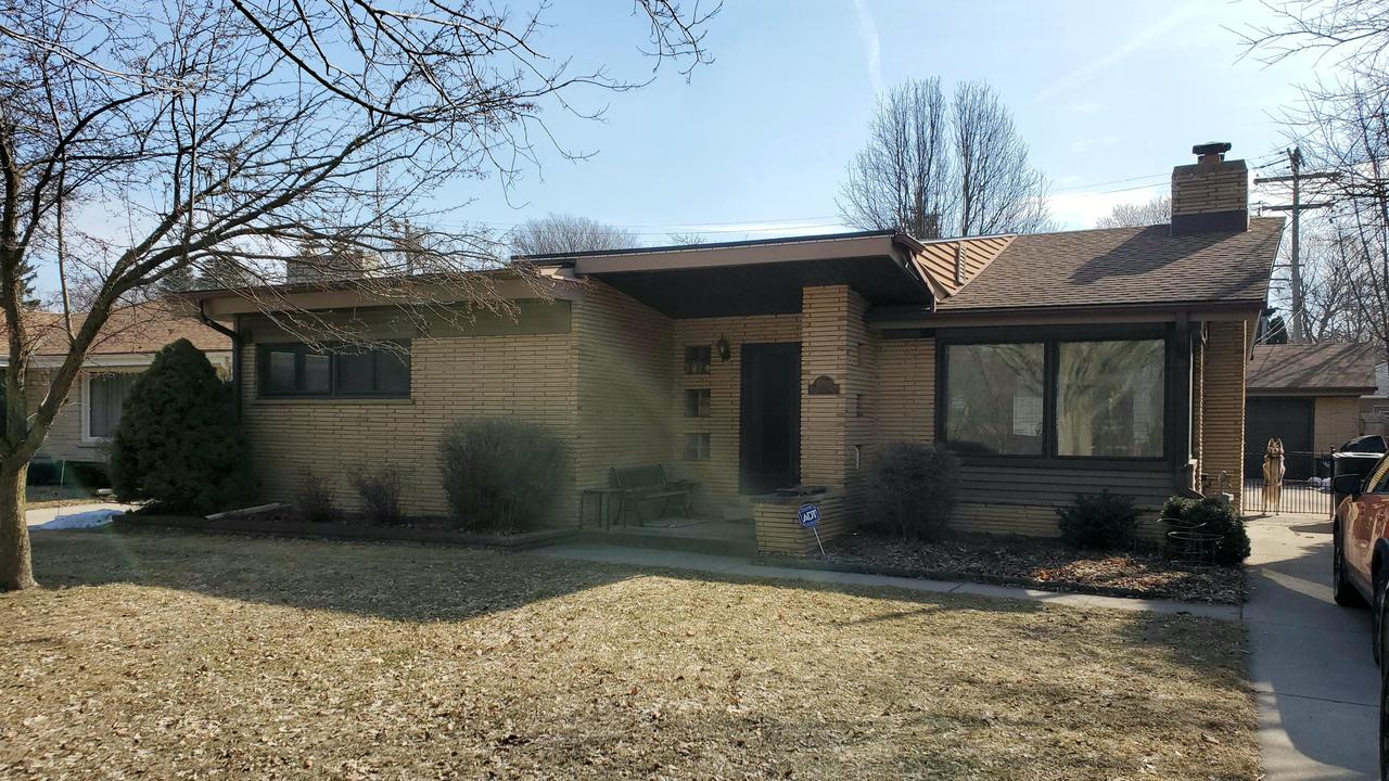 10743 W Grantosa Dr., Wauwatosa, WI 53222