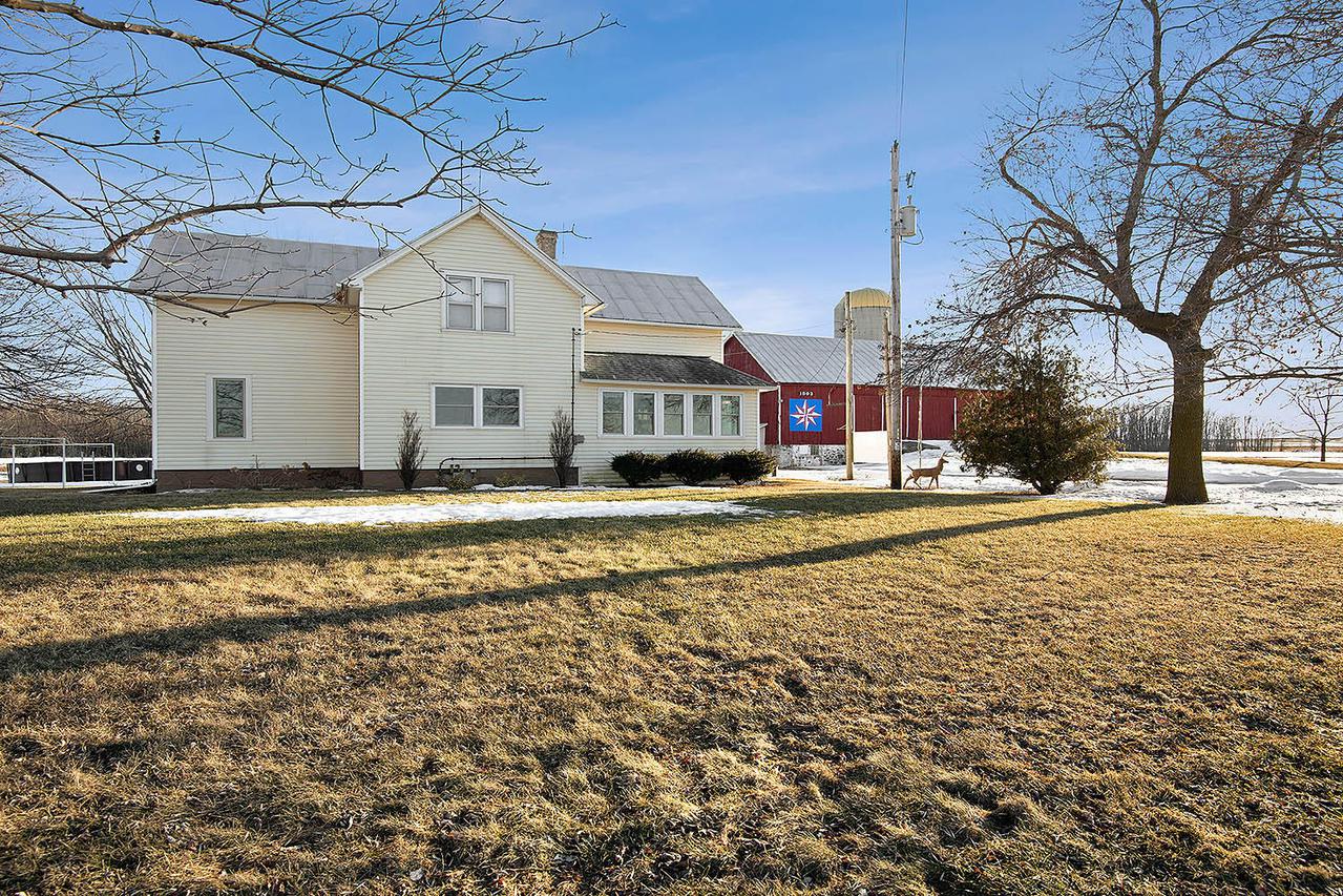 W909 River View Rd., Hilbert, WI 54129