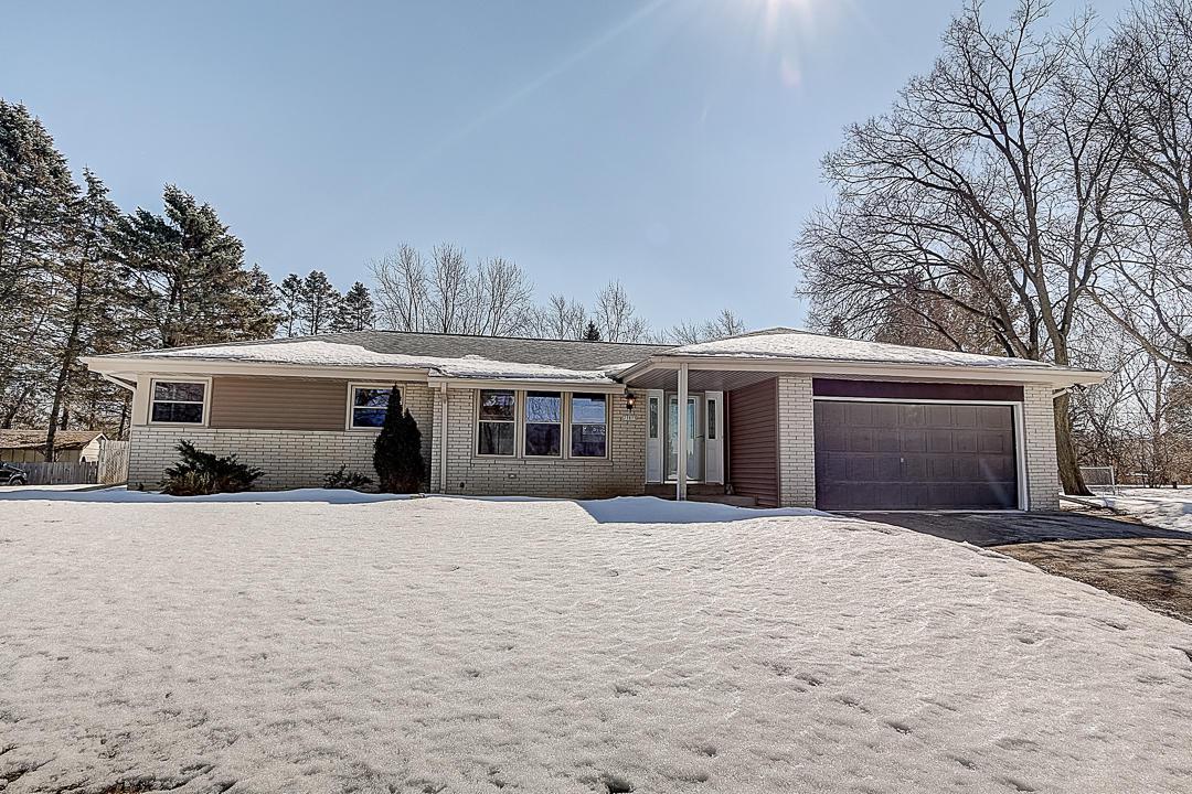 21875 W Mac Gregor Dr., New Berlin, WI 53146