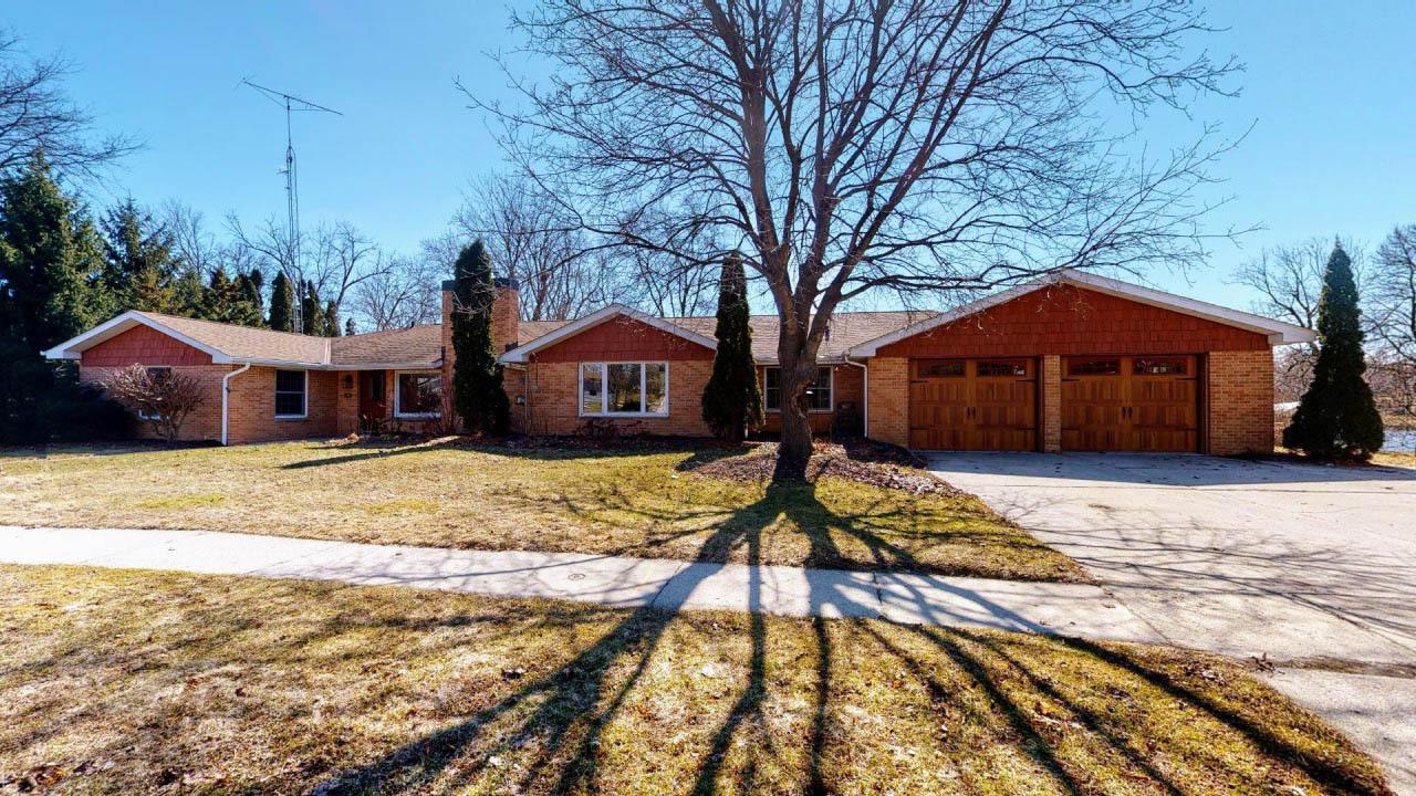 19 Park View Ln., Watertown, WI 53094