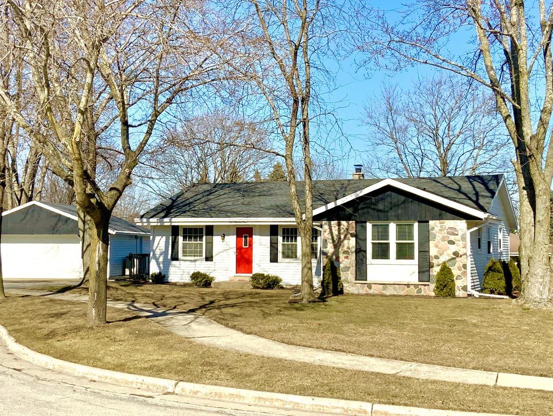 401 Michigan Ct, Waukesha, WI 53188