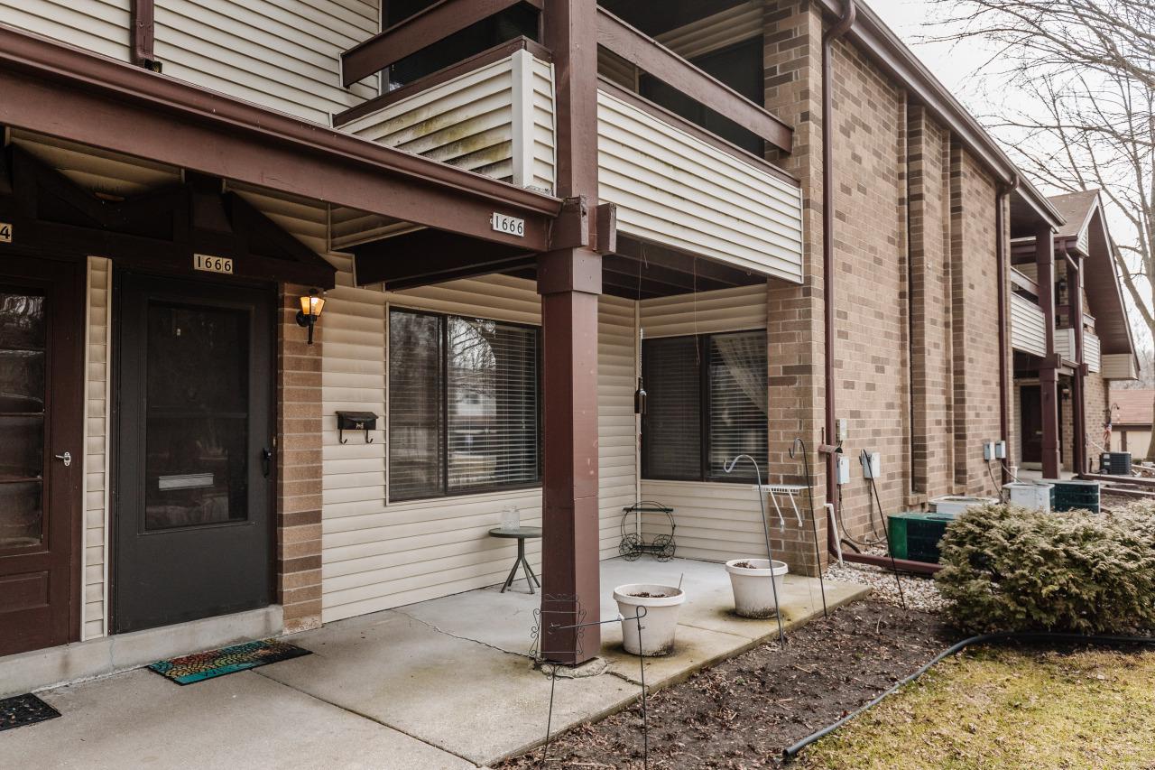 1666 S Coachlight Dr., New Berlin, WI 53151