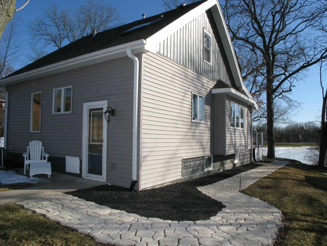 18939 W Linnie Lac Pl., New Berlin, WI 53146