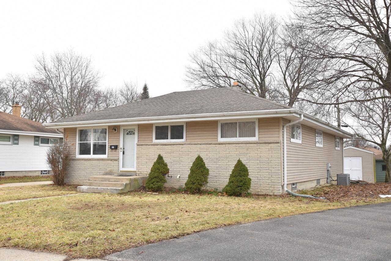 310 Gascoigne Dr., Waukesha, WI 53188