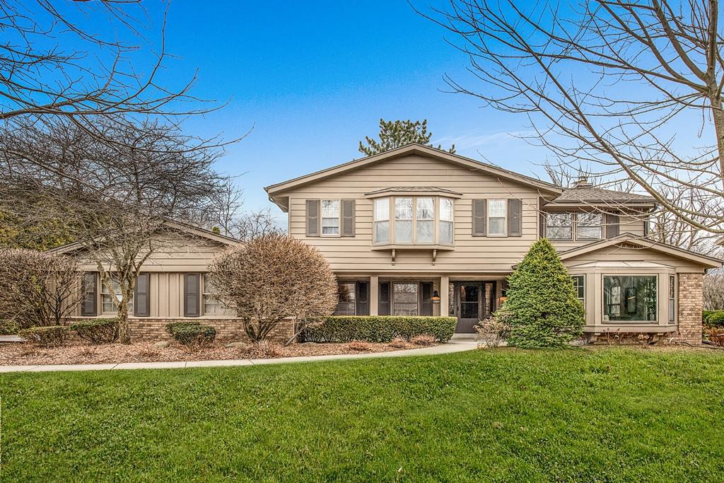 9420 N Fairway Dr., Bayside, WI 53217
