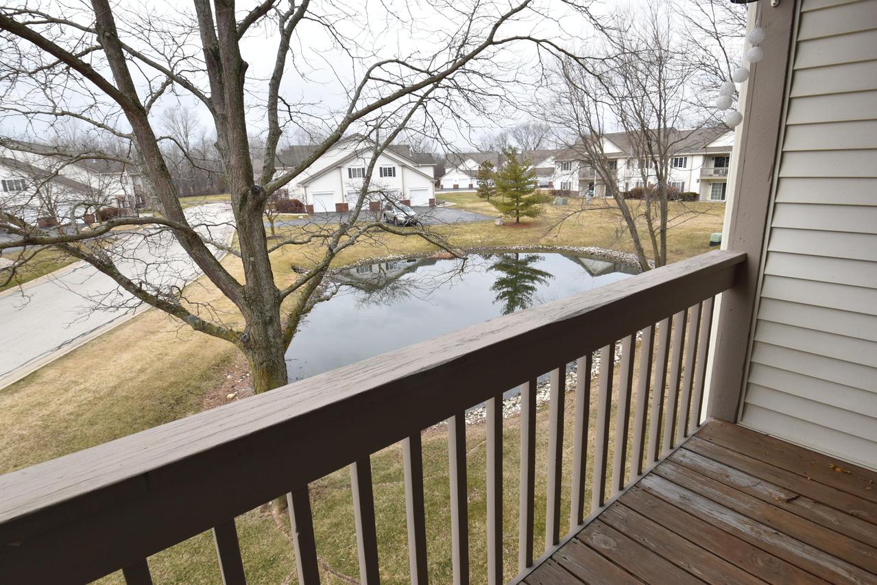 678 Pewaukee Rd #E, Pewaukee, WI 53072