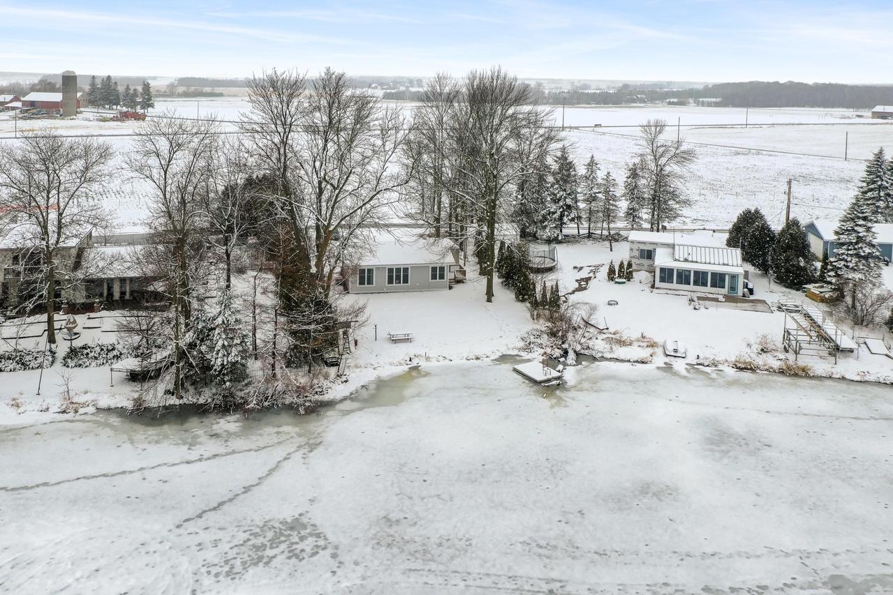 4313 W Lake Dr., Newton, WI 54220