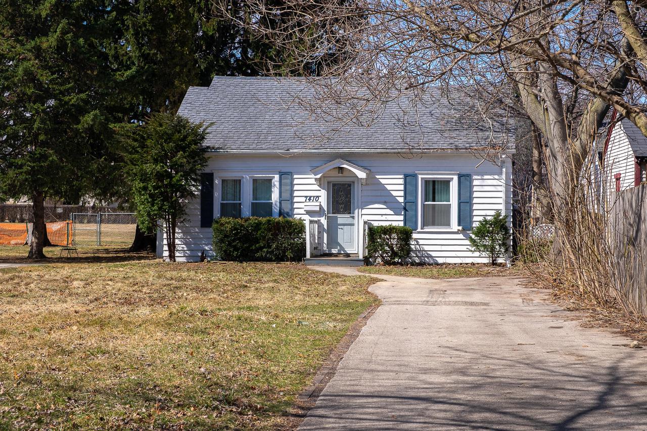7410 16th Ave., Kenosha, WI 53143