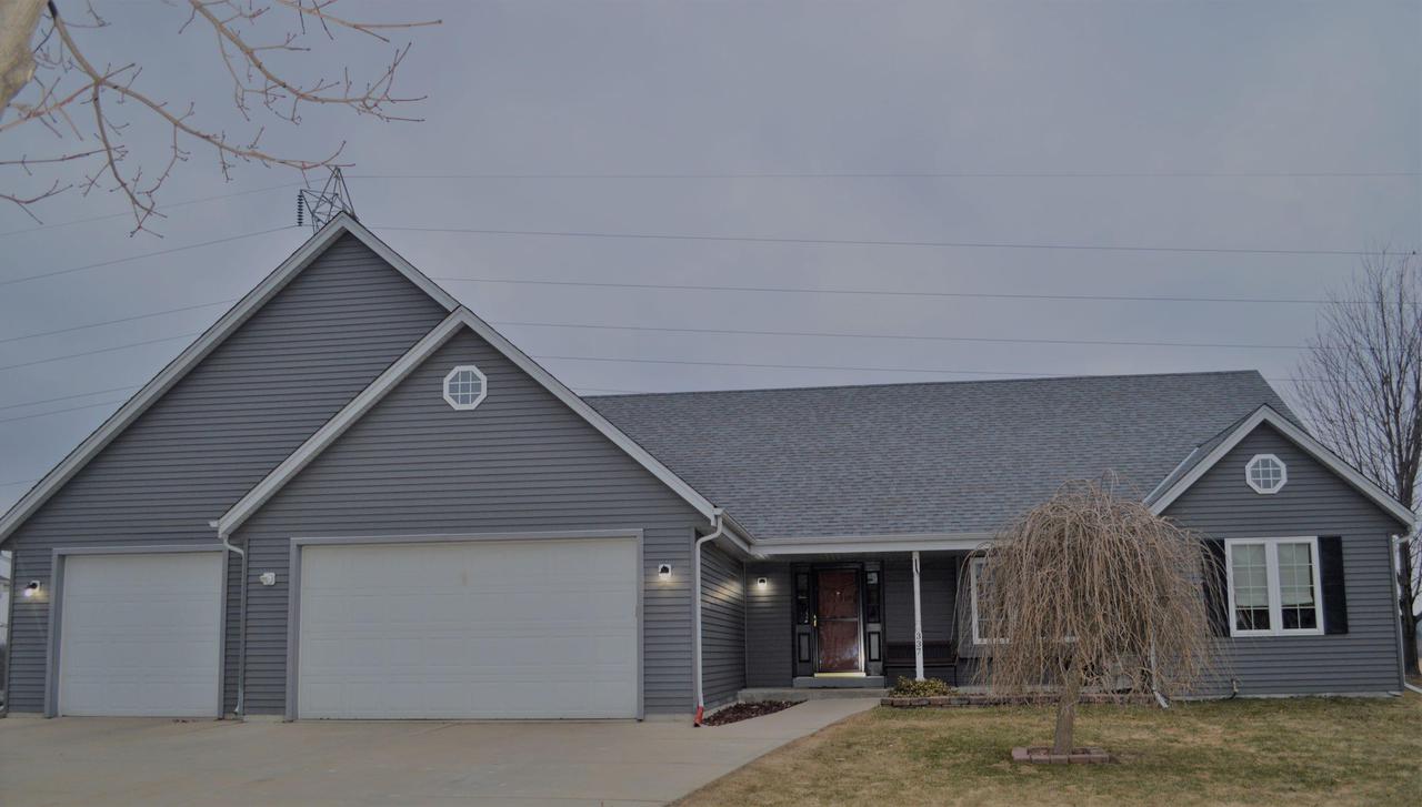 337 S Maple Ln, Saukville, WI 53080