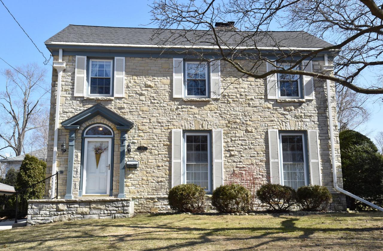 215 N Hartwell Ave., Waukesha, WI 53186