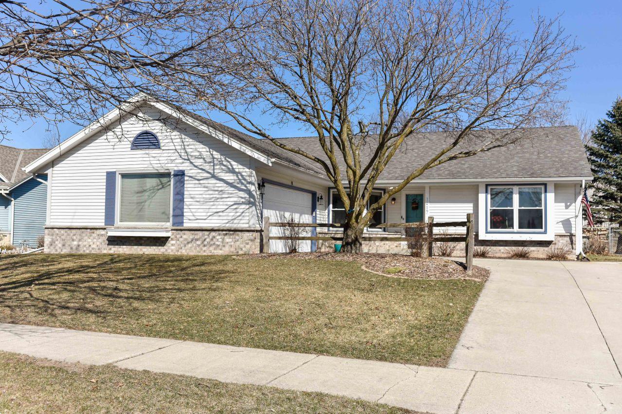 1917 Rustic Way, Waukesha, WI 53186