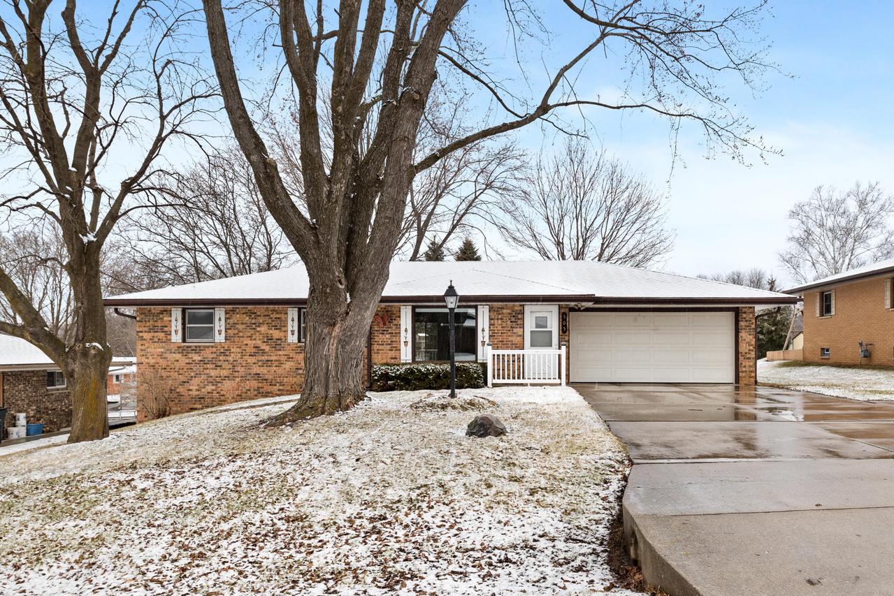 505 Oak Ter., Slinger, WI 53086