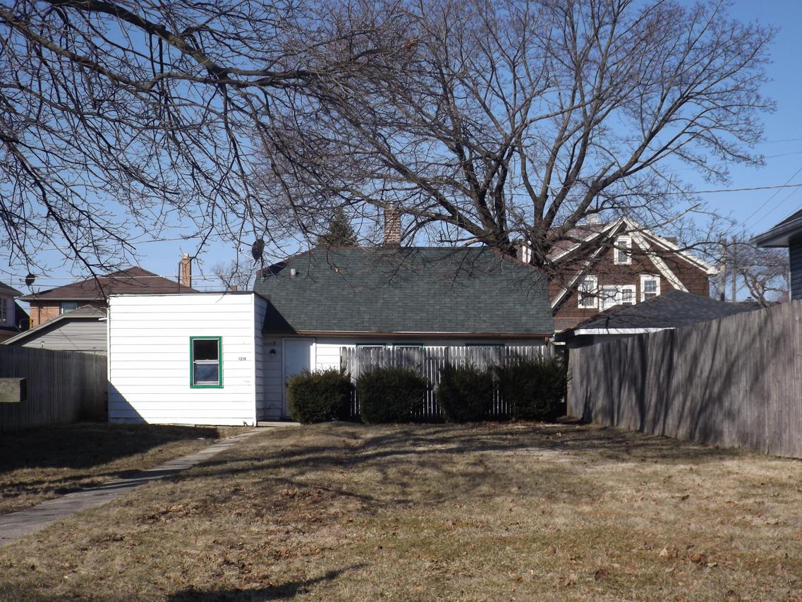 1218 West Lawn Ave, Racine, WI 53405