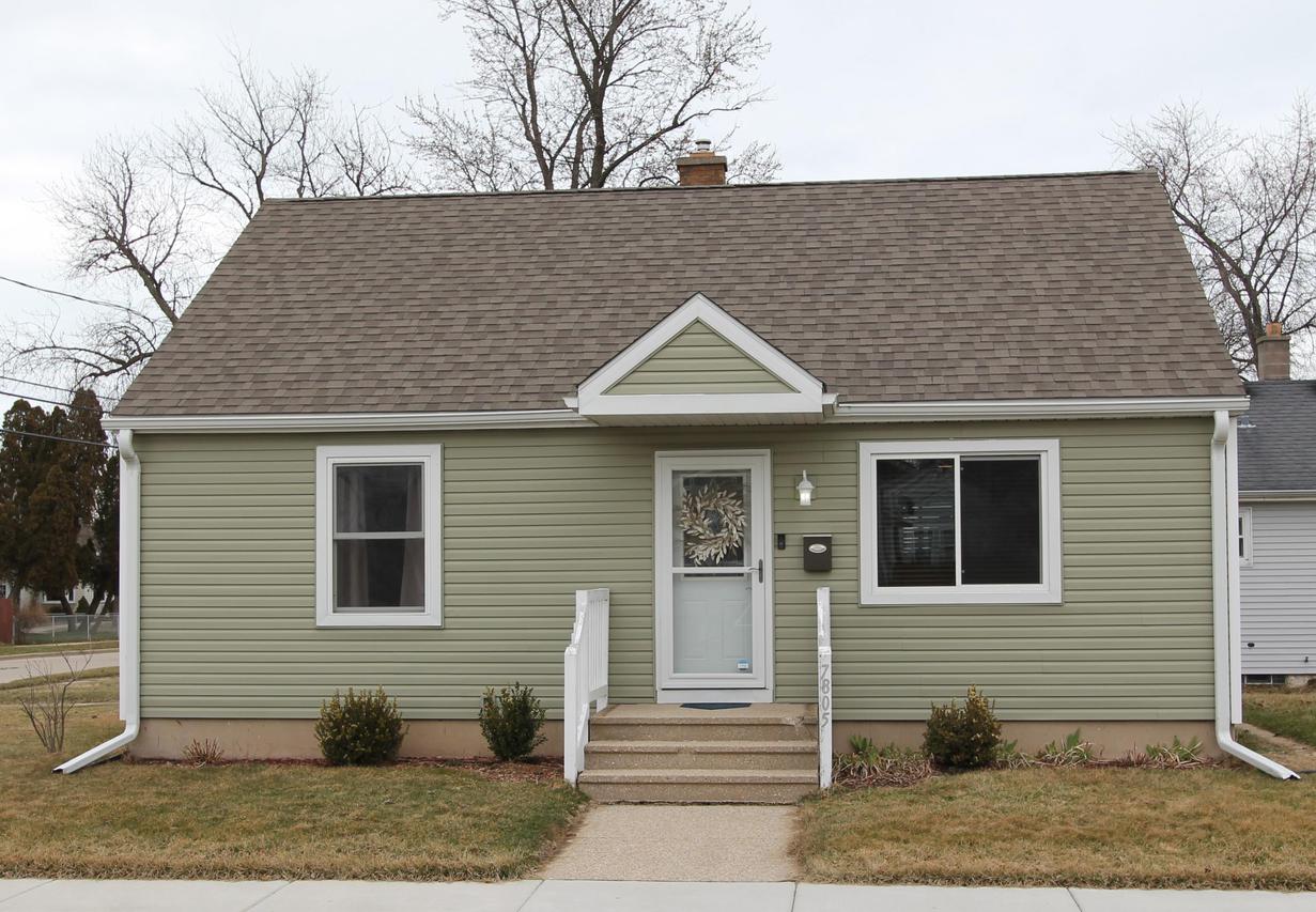 7805 16th Ave, Kenosha, WI 53143