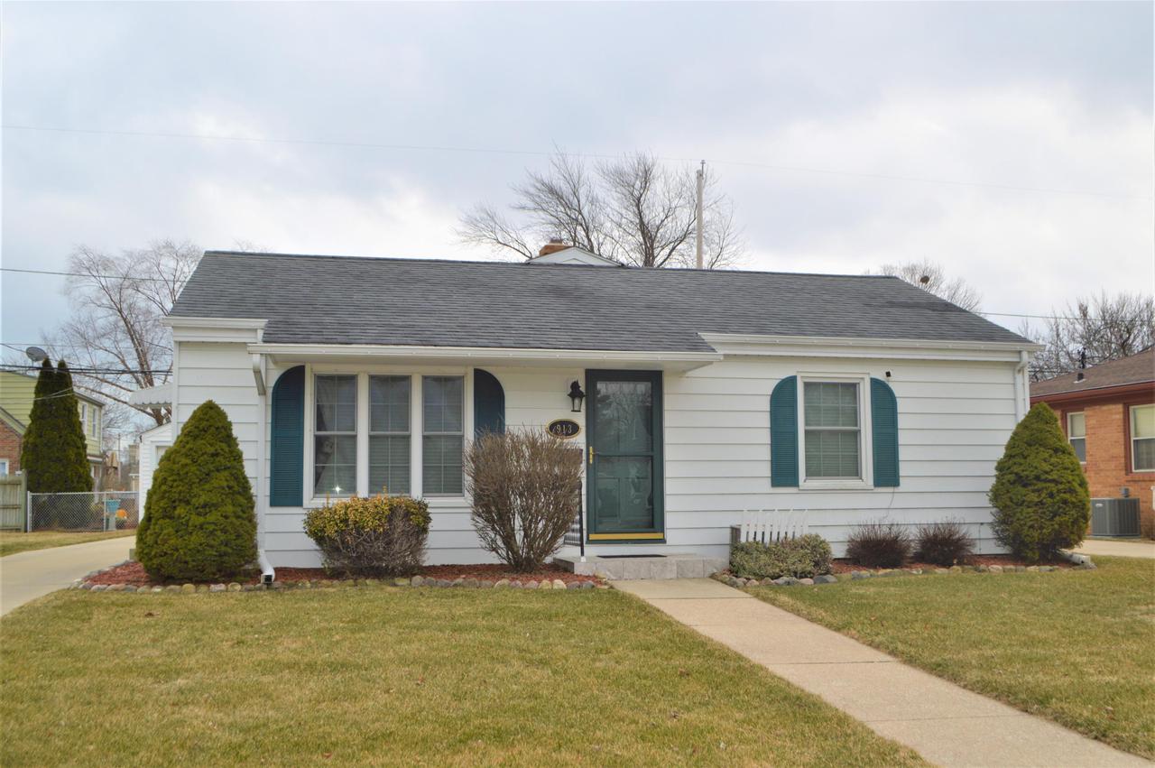 913 Willmor St, Racine, WI 53402
