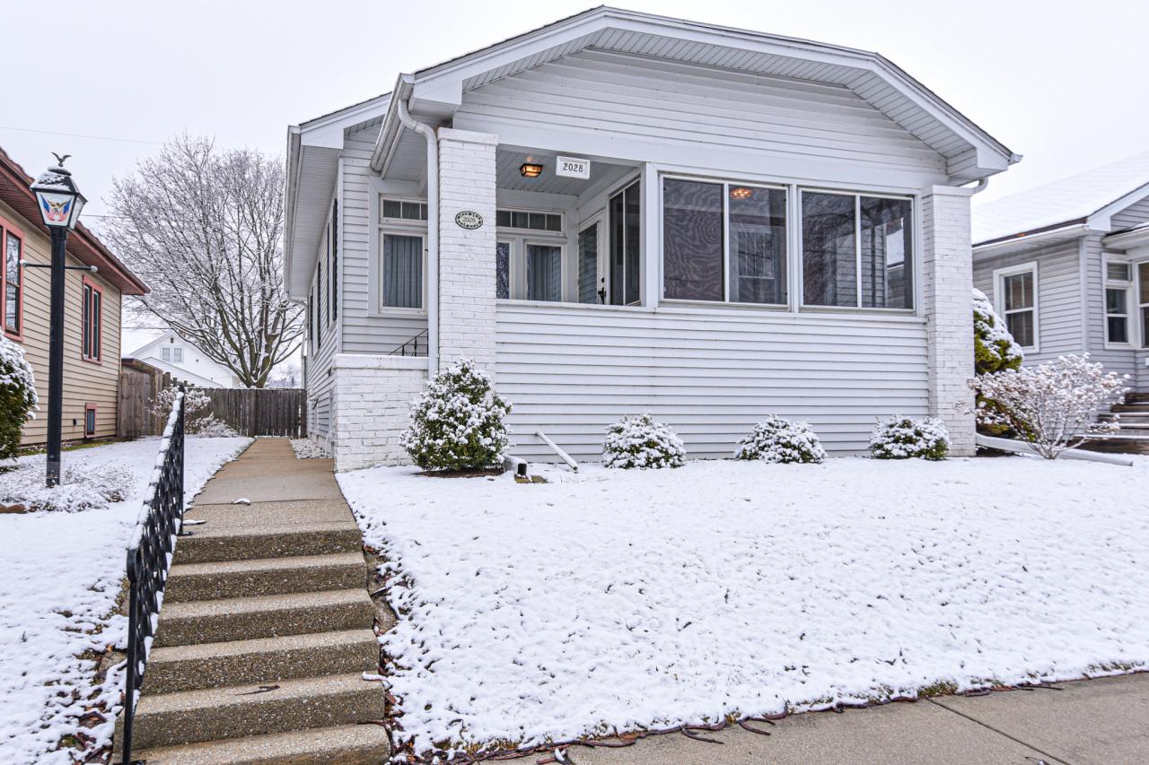 2028 Deane Blvd., Racine, WI 53403