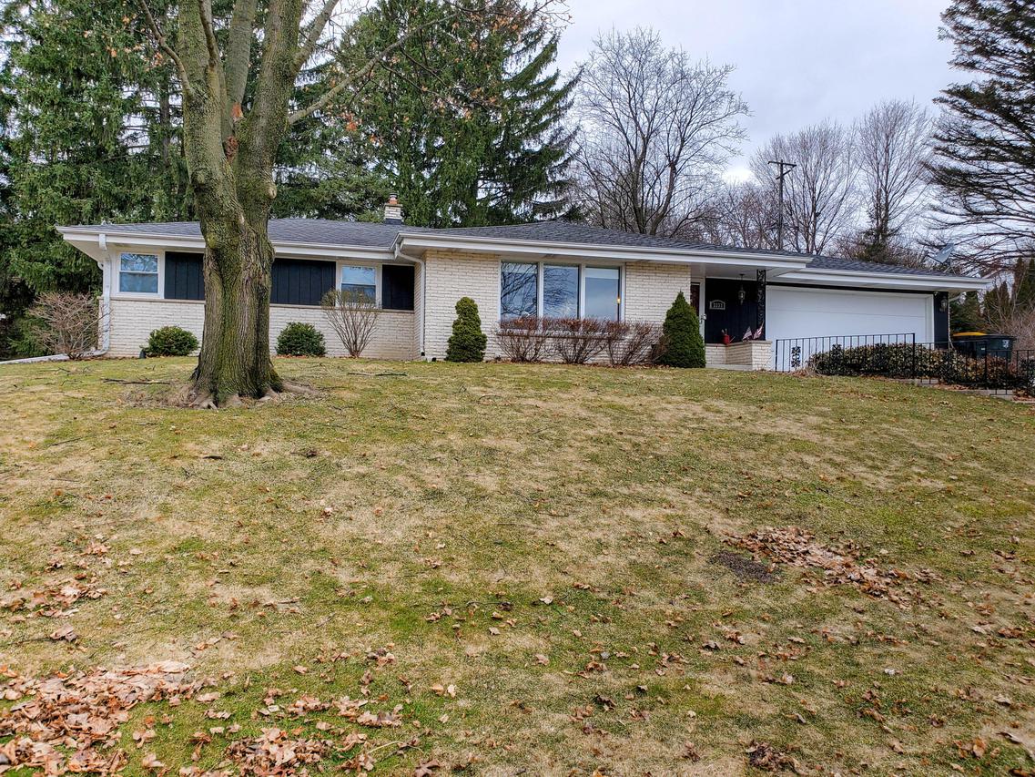 3333 N Knoll Blvd, Wauwatosa, WI 53222