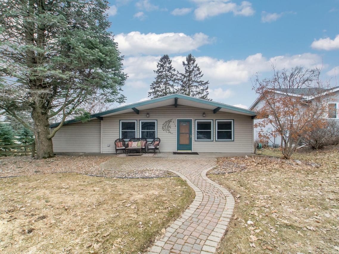 610 2nd Ave., Holmen, WI 54636