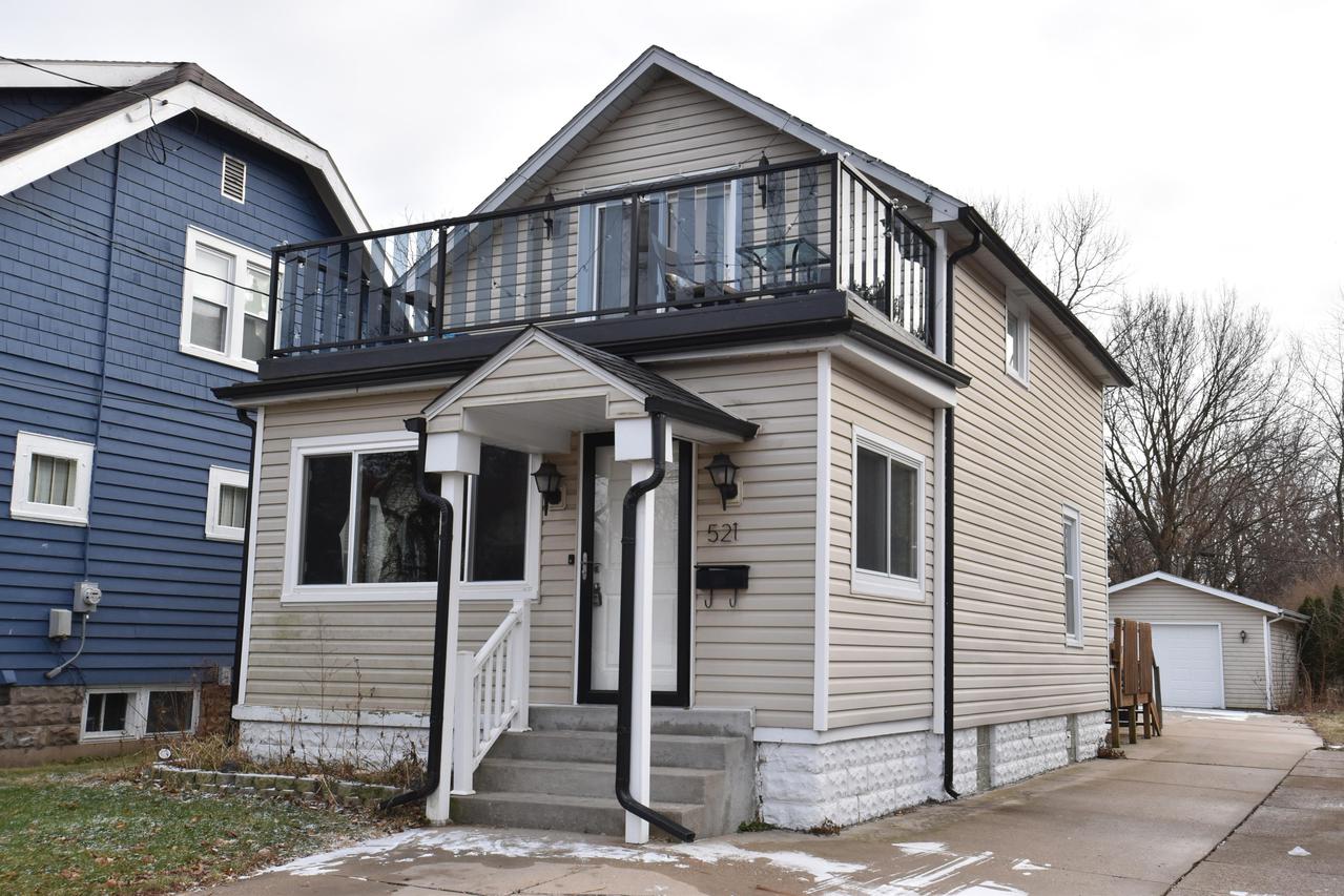 521 Elizabeth St, Waukesha, WI 53186
