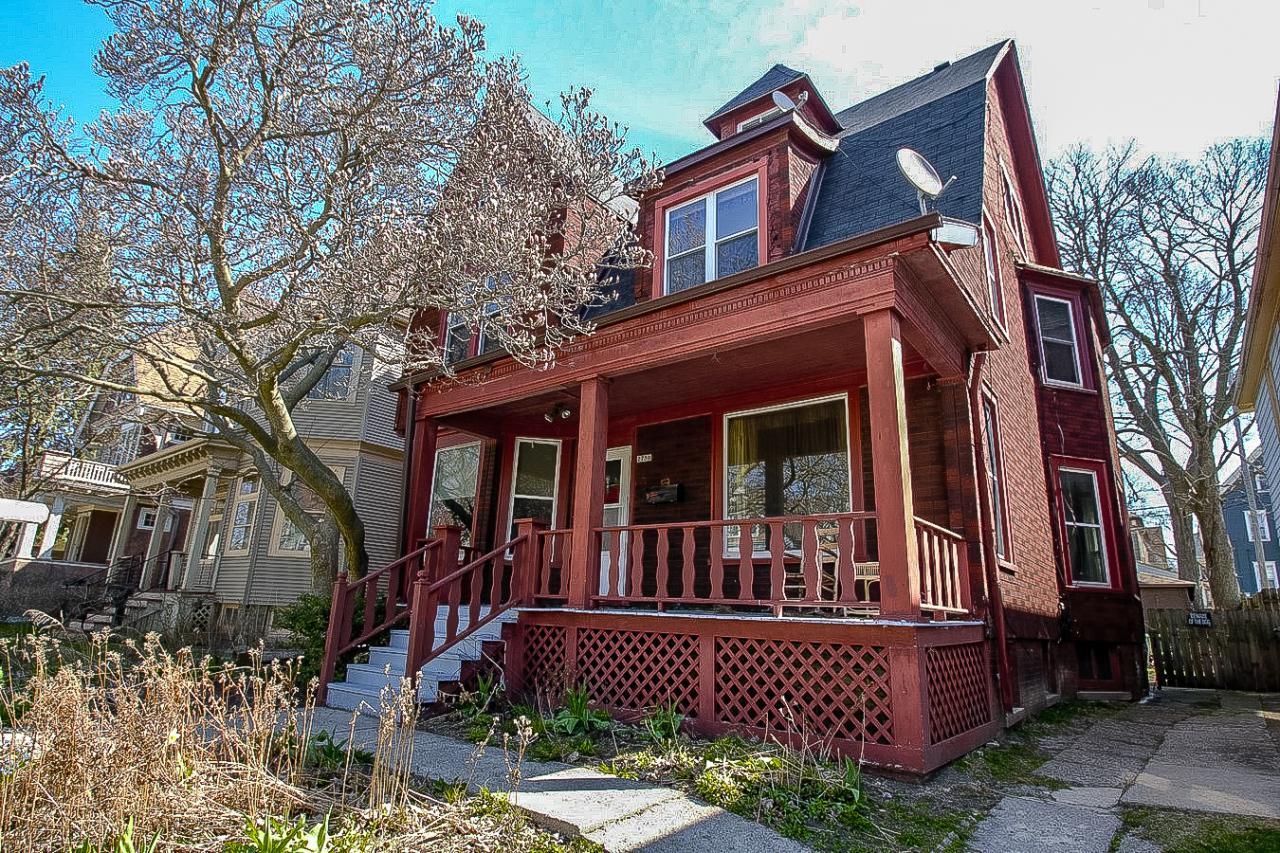 2750 N Murray Ave, Milwaukee, WI 53211