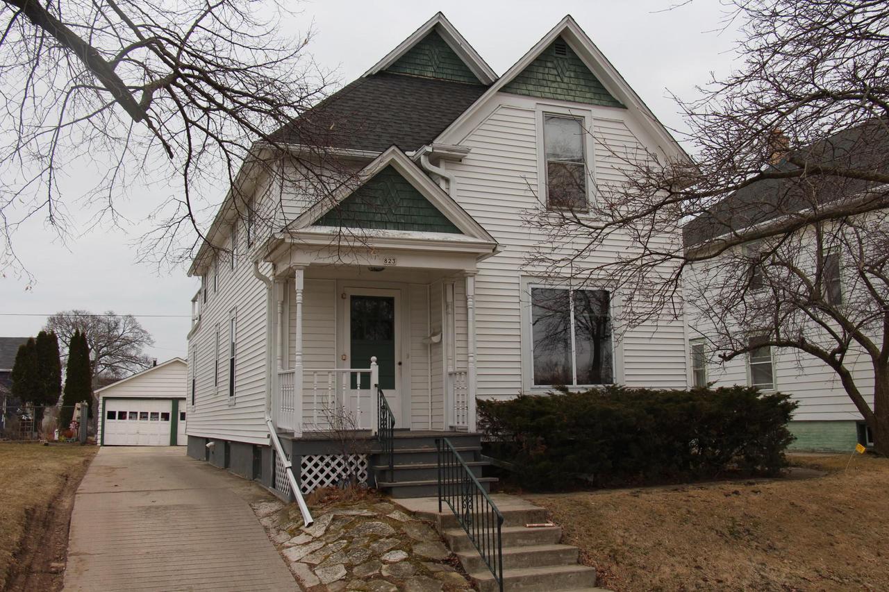 823 N 10th St., Manitowoc, WI 54220