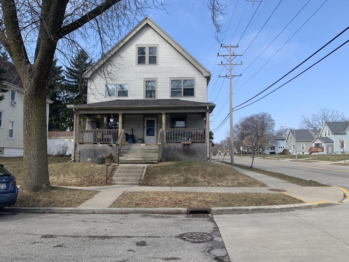 1601 S 85th St., West Allis, WI 53214