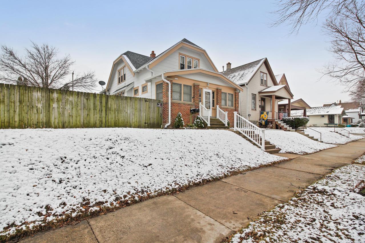 3711 E Armour Ave 3711a, Cudahy, WI 53110