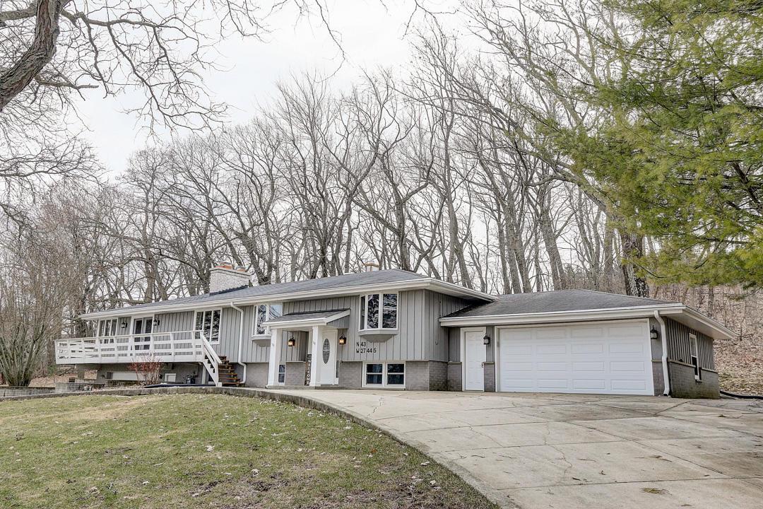 N43W27445 Capitol Dr, Pewaukee, WI 53072
