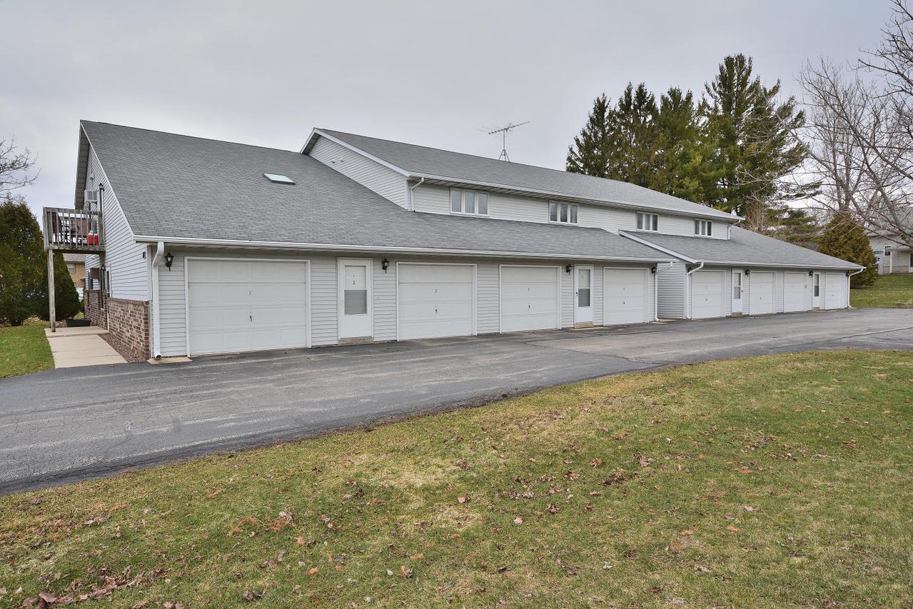 160 S Maple Ave #1, Slinger, WI 53086