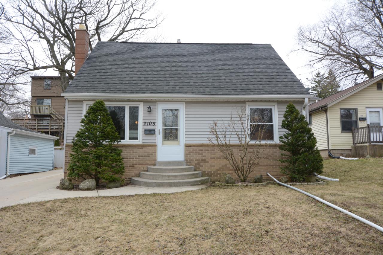 2105 Oaklawn, Waukesha, WI 53188