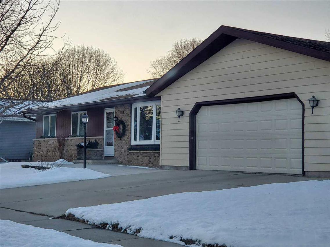 4938 Brookfield Cir., Manitowoc, WI 54220